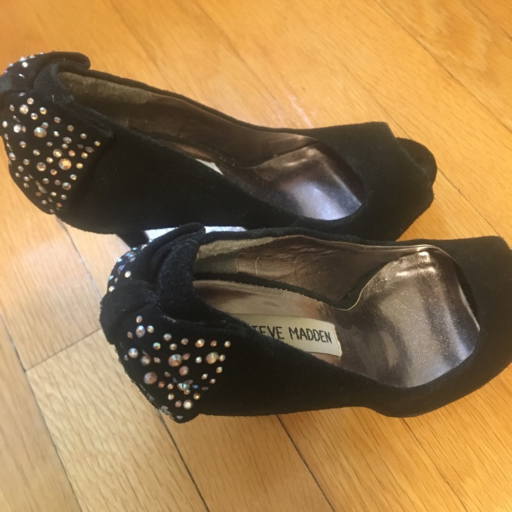 Black suede peep toe shoes